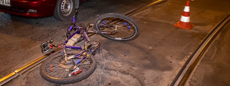 В Днепре на улице Пастера Daewoo Lanos сбил велосипедиста