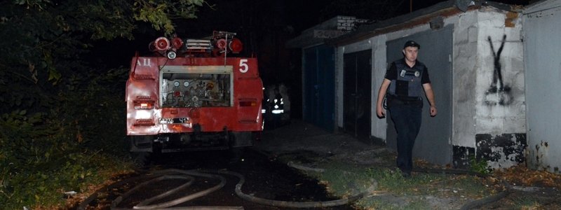 В Днепре ночью горела хозяйственная пристройка: пожар тушили 2 часа