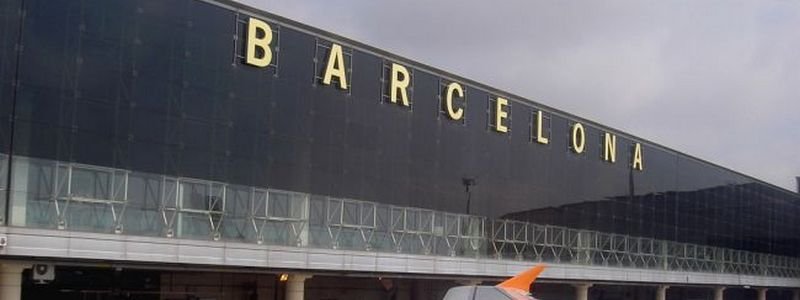 В аэропорту Барселоны на жителя Днепра напал с ножом пассажир из Запорожья