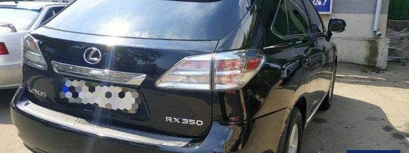 В Днепре нашли Lexus, который находился год в розыске и имеет "двойника"