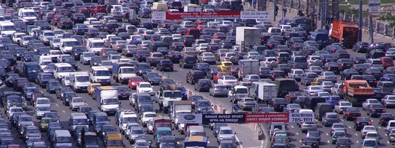 Днепр увяз в пробках: куда не стоит ехать автомобилистам