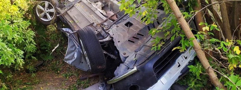 Под Днепром столкнулись Daewoo и Nissan: девушку доставали спасатели