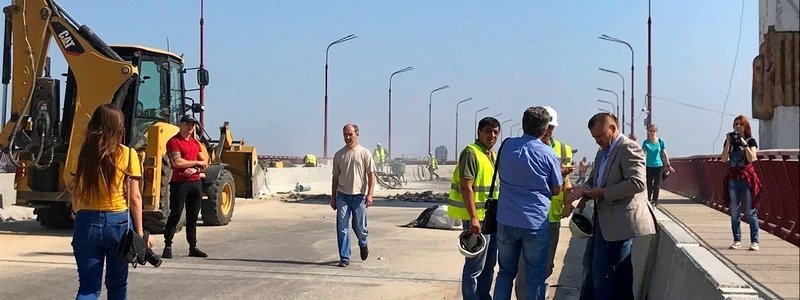 "Мы не успеем ко Дню города": появились записи разговоров чиновников мэрии Днепра про ремонт Нового моста