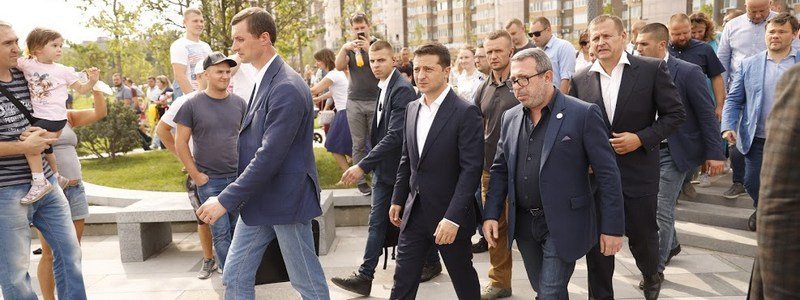 Владимир Зеленский в Днепре посетил сквер "Прибрежный"