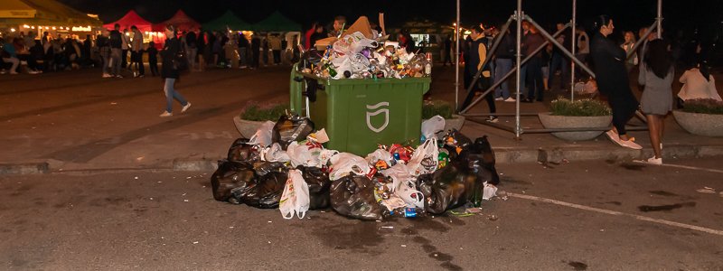 Пьяные люди и горы мусора: последствия празднования Дня города в Днепре
