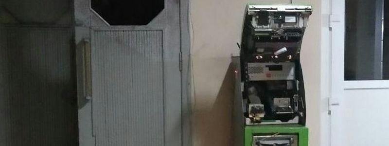 В Днепре грабители-неудачники пытались разобрать банкомат ПриватБанка в психбольнице