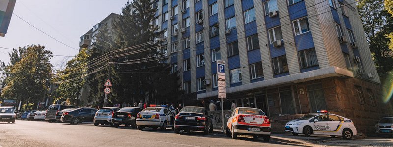 В центре Днепра офисное здание находится под угрозой взрыва