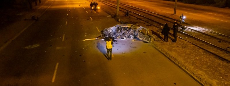 В Днепре на Кайдакском мосту Chevrolet влетел в столб: водитель погиб