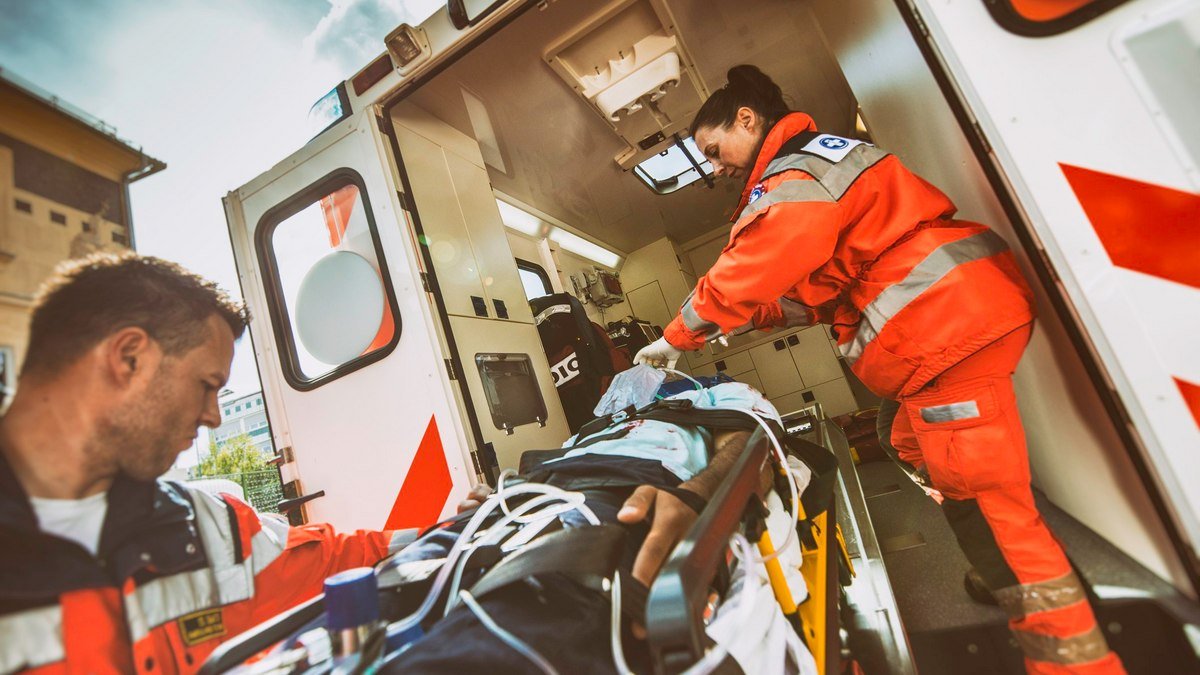 Что бесит тех, кто бесит тебя: исповедь врача скорой помощи о своей работе в Днепре
