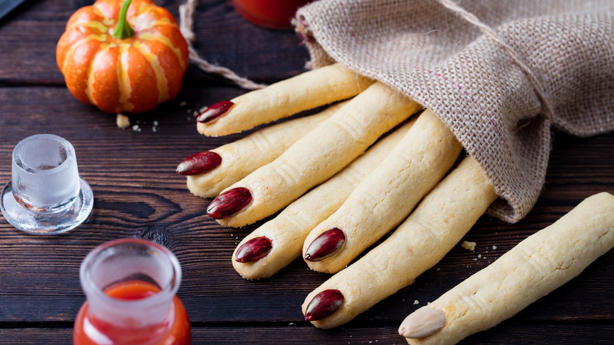 Простые и вкусные рецепты: как приготовить печенье "Пальцы ведьмы" к Хеллоуину