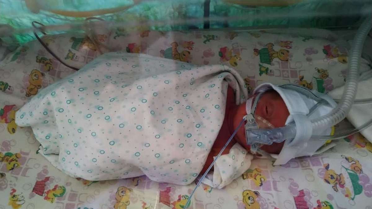 В Днепре женщина отказалась от недоношенного больного ребенка: нужна помощь