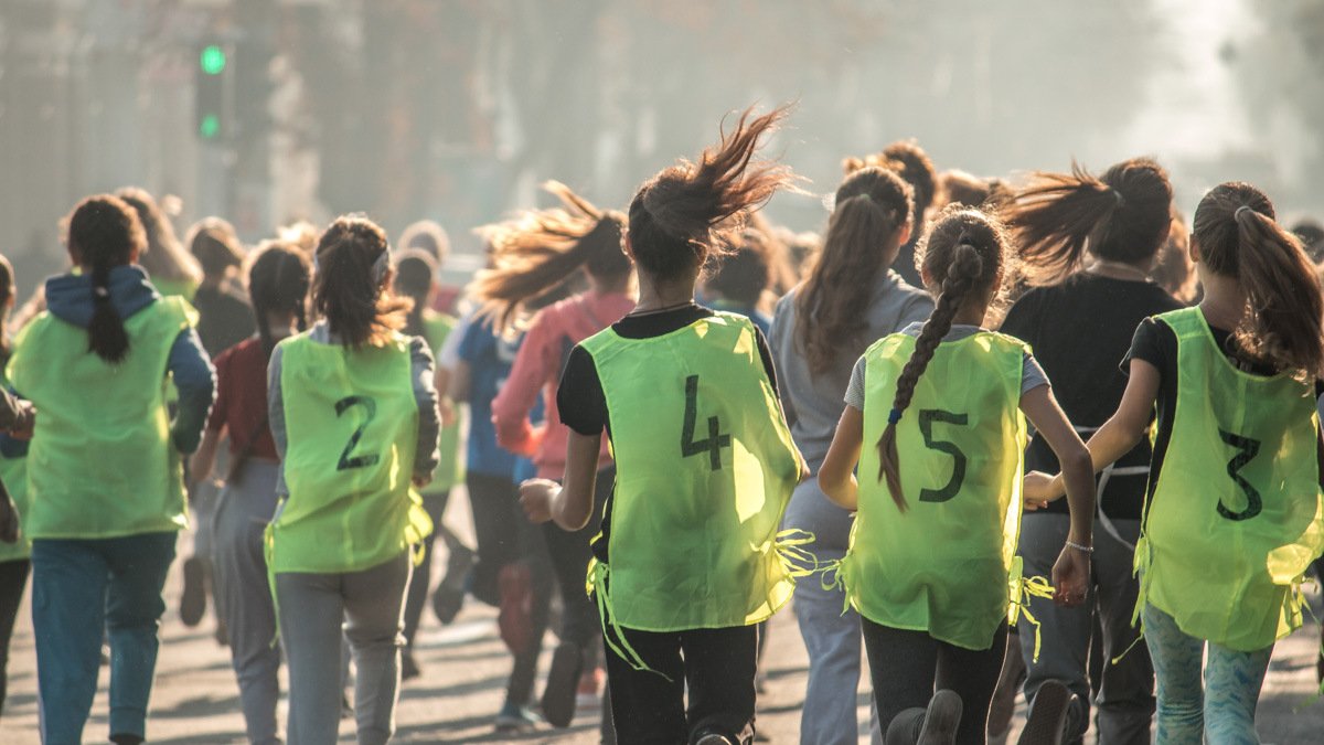 В Днепре сотни спортсменов пробежали "Милю мира"