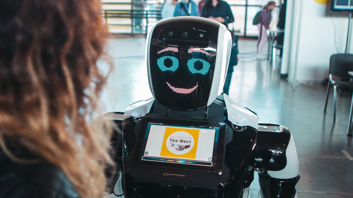 Роботы-рокеры из Берлина, настоящий Бамбли и взрывы от химиков: что приготовил Interpipe для TechFest 2019