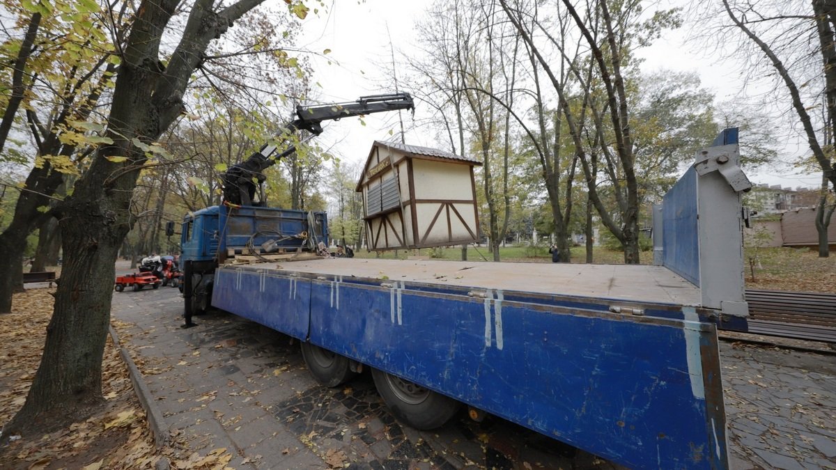В парке Шевченко в Днепре убрали киоски, которые давно не используют