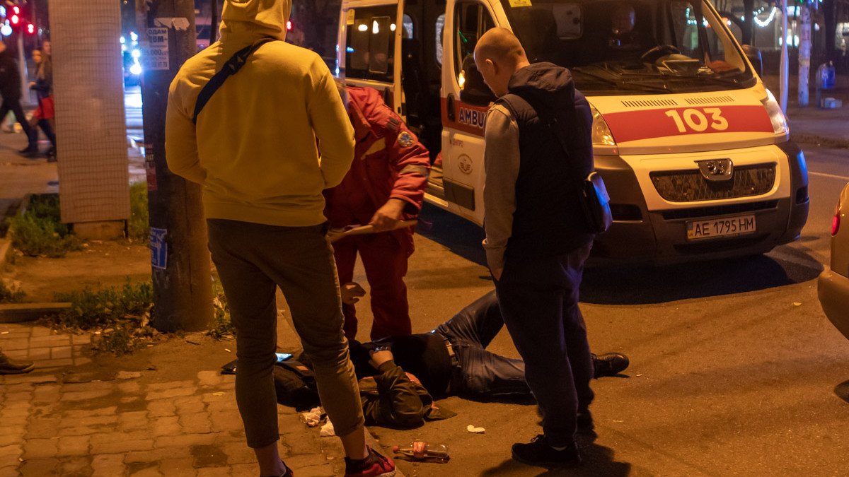 В центре Днепра напротив «Смартс» Daewoo сбил пешехода
