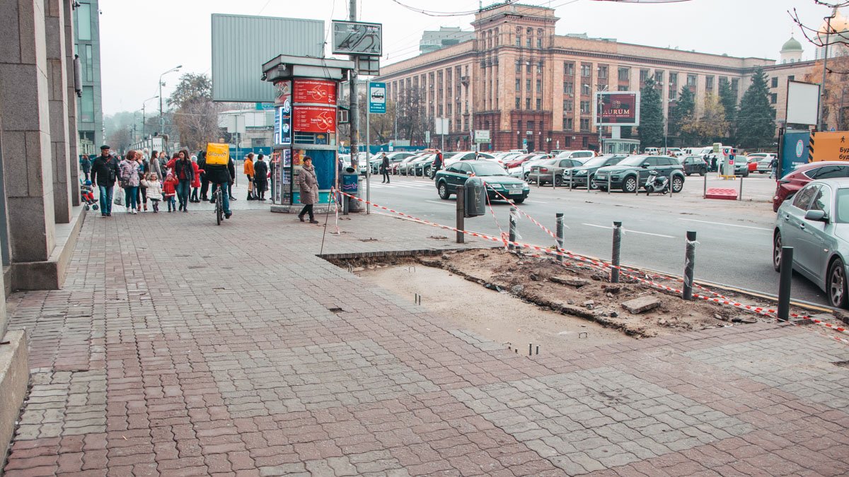 В центре Днепра строят остановки общественного транспорта