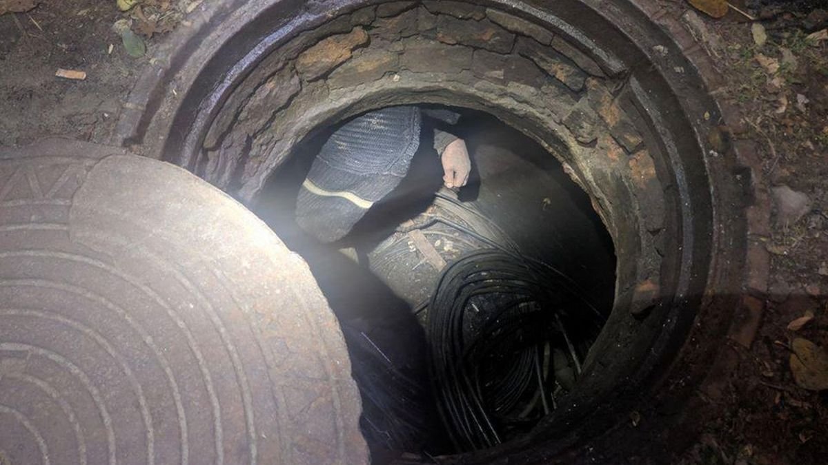 В Днепре мужчина вырезал провода и спрятался с ними в канализации