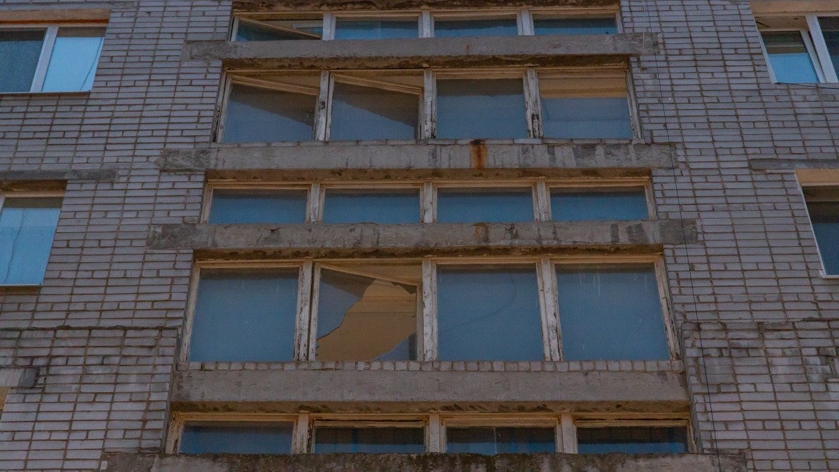 В Днепре на Любарского жителей дома напугал "взрыв": пострадала женщина