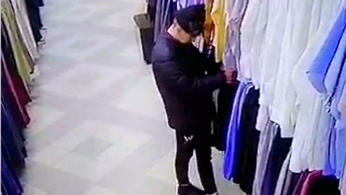 Winter is coming: в Днепре мужчина пытался украсть зимнюю куртку
