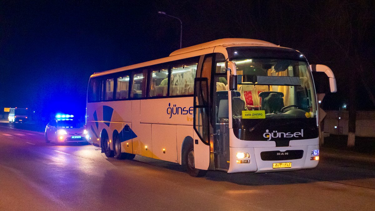 В Днепре на Криворожском шоссе автобус "Киев - Днепр" сбил девушку