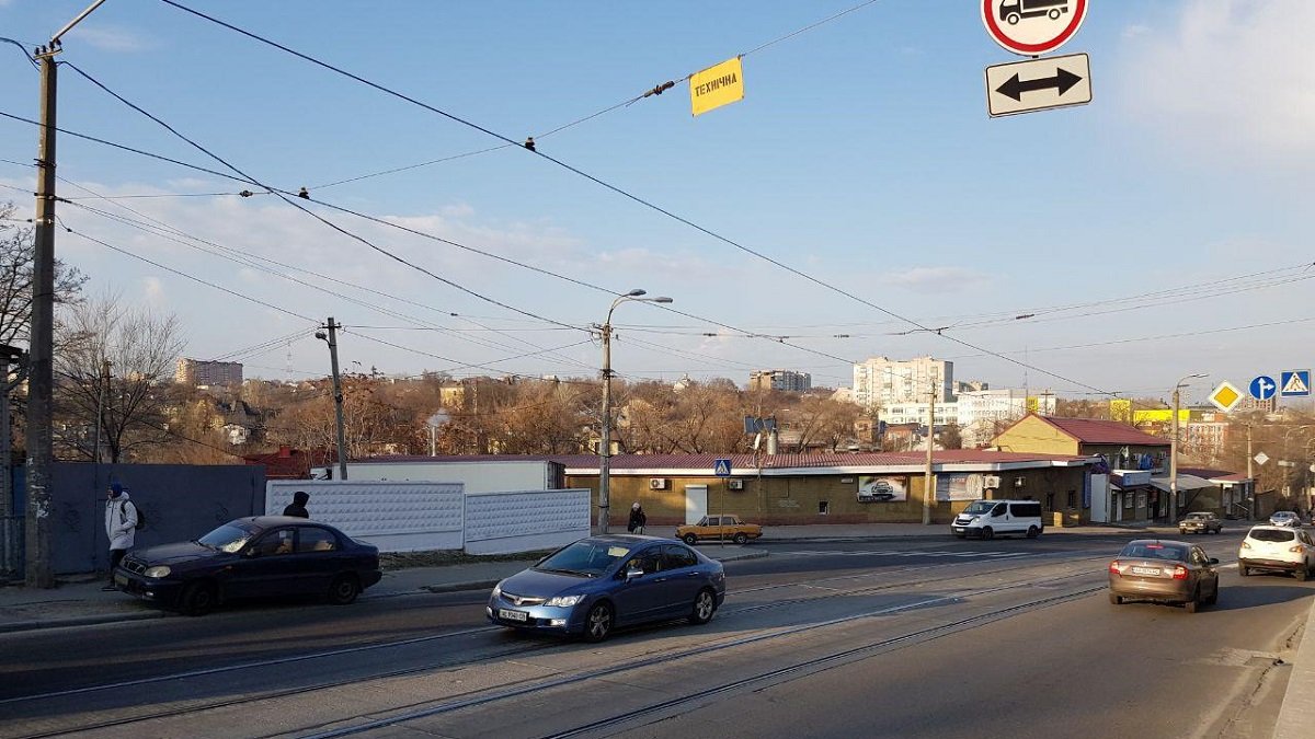 В Днепре на Чернышевского водитель Daewoo сбил девушку: видео момента аварии