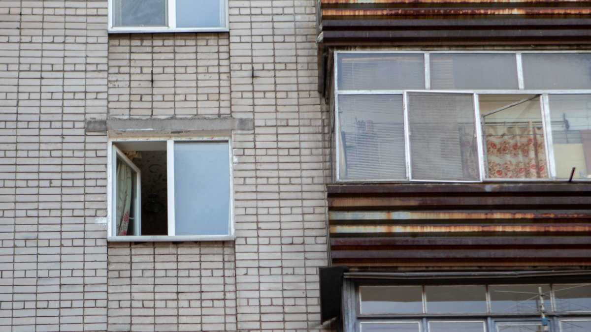 В Днепре на Данилы Галицкого женщина выпрыгнула из окна 6-го этажа