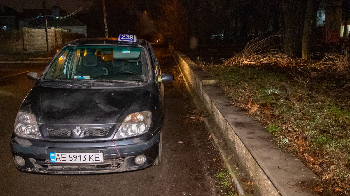 В Днепре в автомобиле нашли мертвого водителя такси