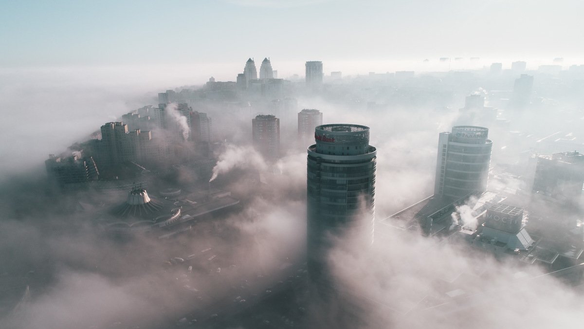 Невероятные фотографии туманного Днепра с высоты: как выглядит город декабрьским днем