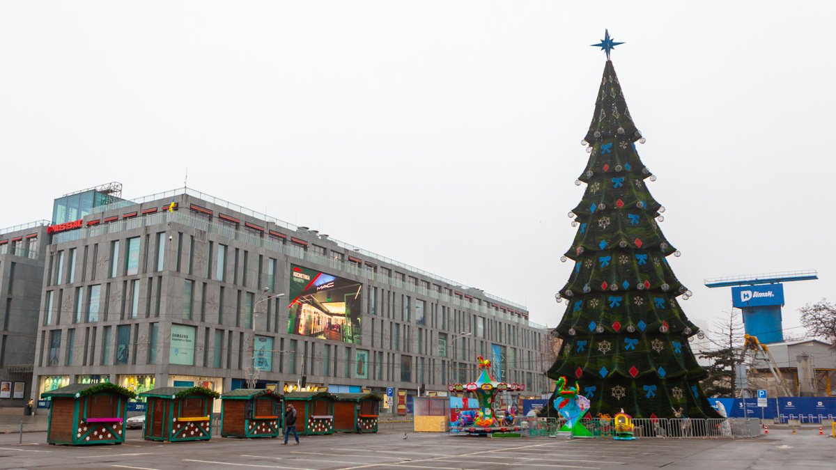 Новогодняя ярмарка и резиденция Санта Клауса: когда в Днепре откроют главную елку города