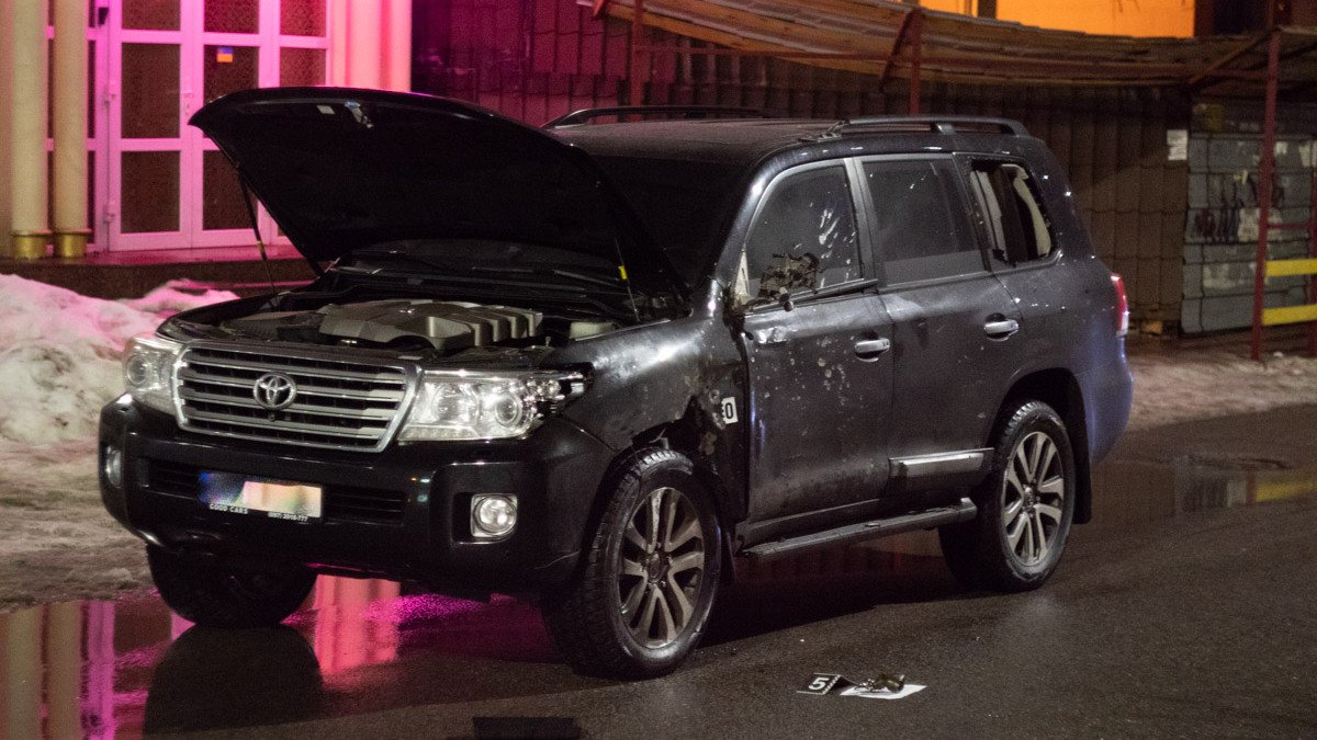 В Днепре из гранатомета обстреляли автомобиль: подозреваемых задержали
