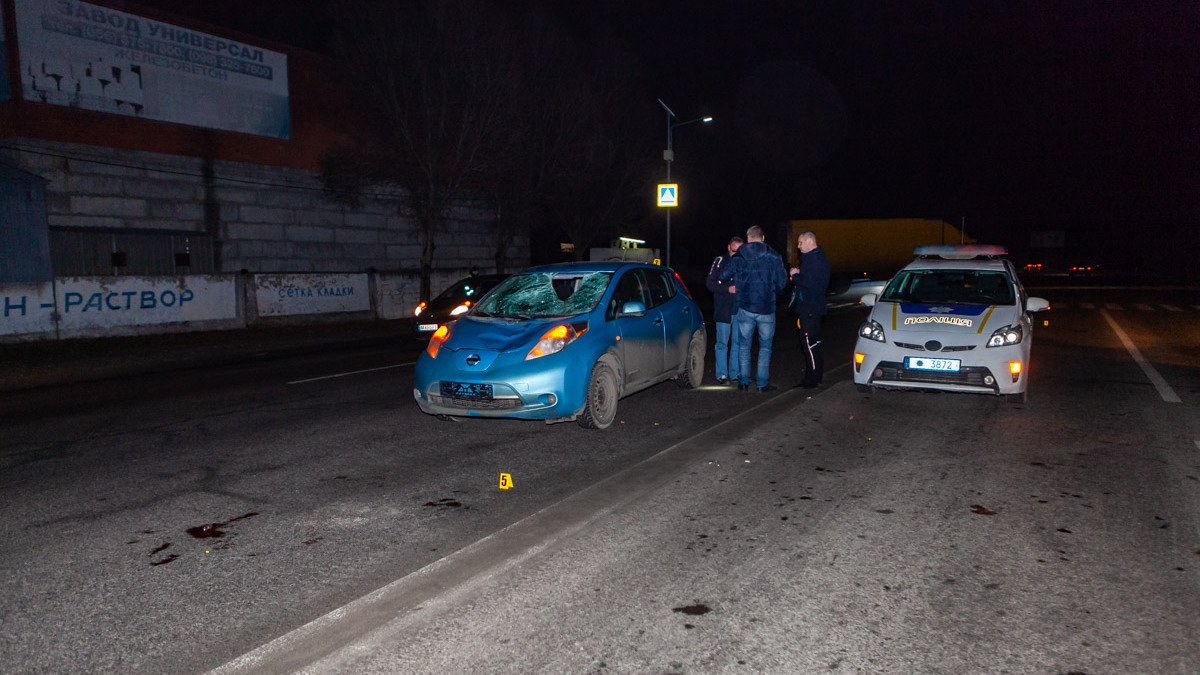 В Днепре на Маршала Малиновского Nissan сбил мужчину: полиция ищет свидетелей