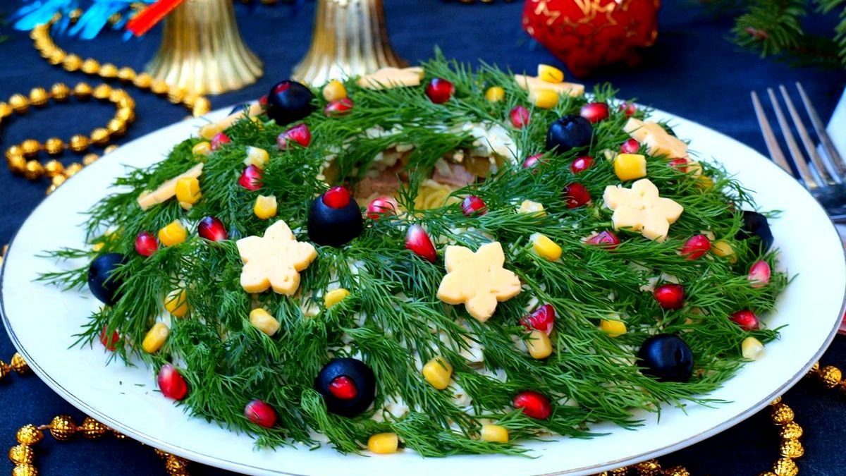 Простые новогодние рецепты: как приготовить салат "Рождественский венок"