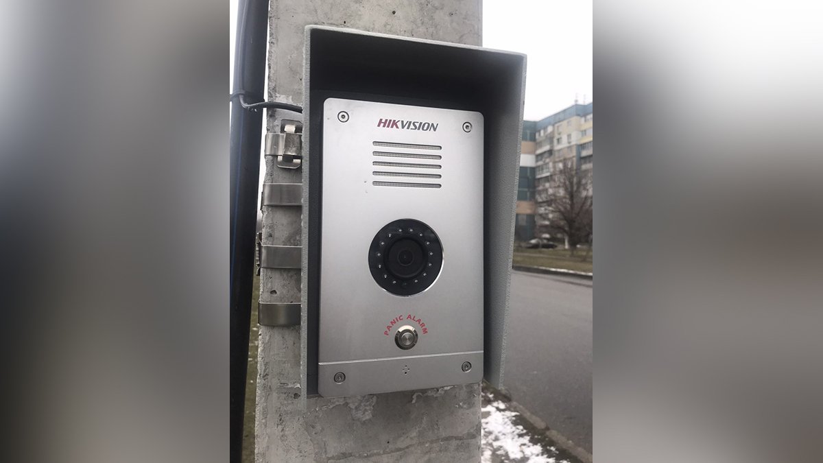 В Днепре установили камеры наблюдения с тревожными кнопками