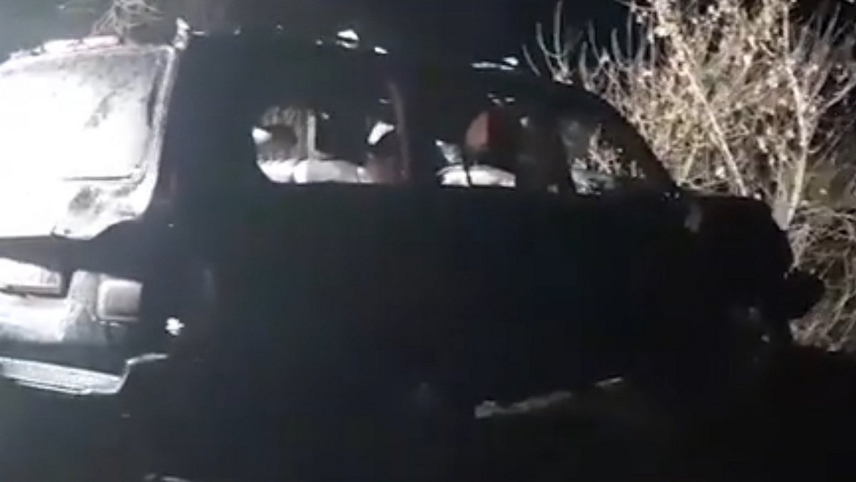 Под Днепром Toyota Land Cruiser вылетел с дороги в водоем: погибли девочка с отцом и две женщины