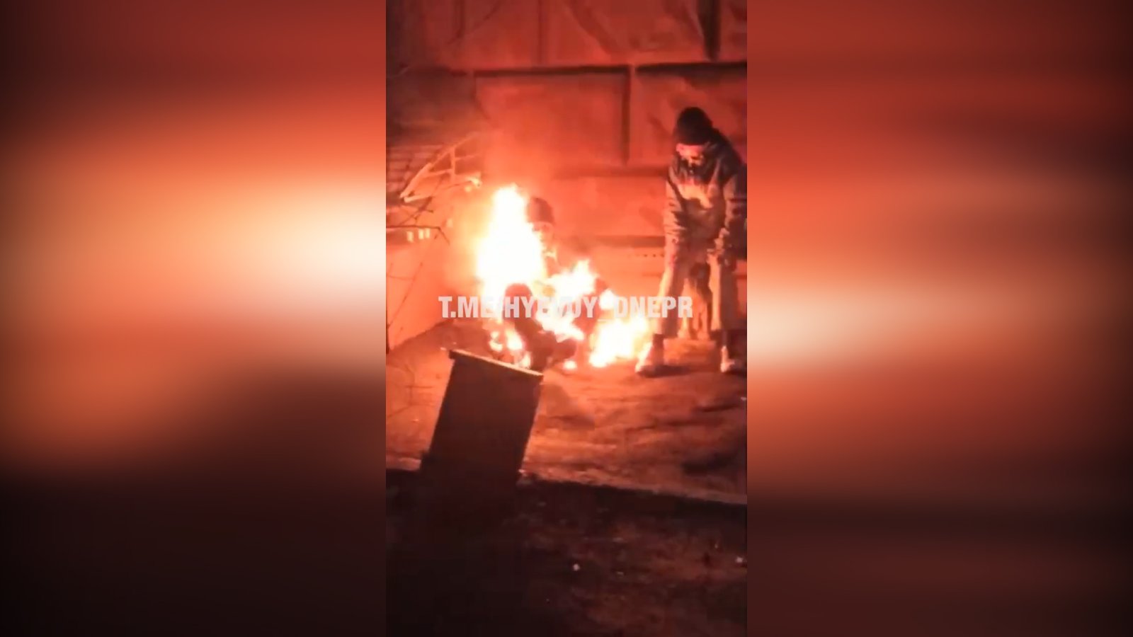 В центре Днепра загорелся и умер мужчина: появилось видео