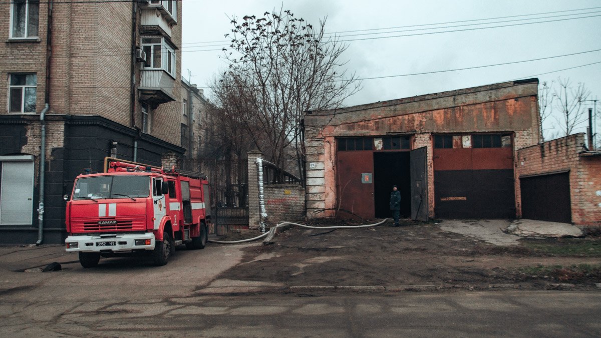 В Днепре на улице Вокзальной горело заброшенное здание