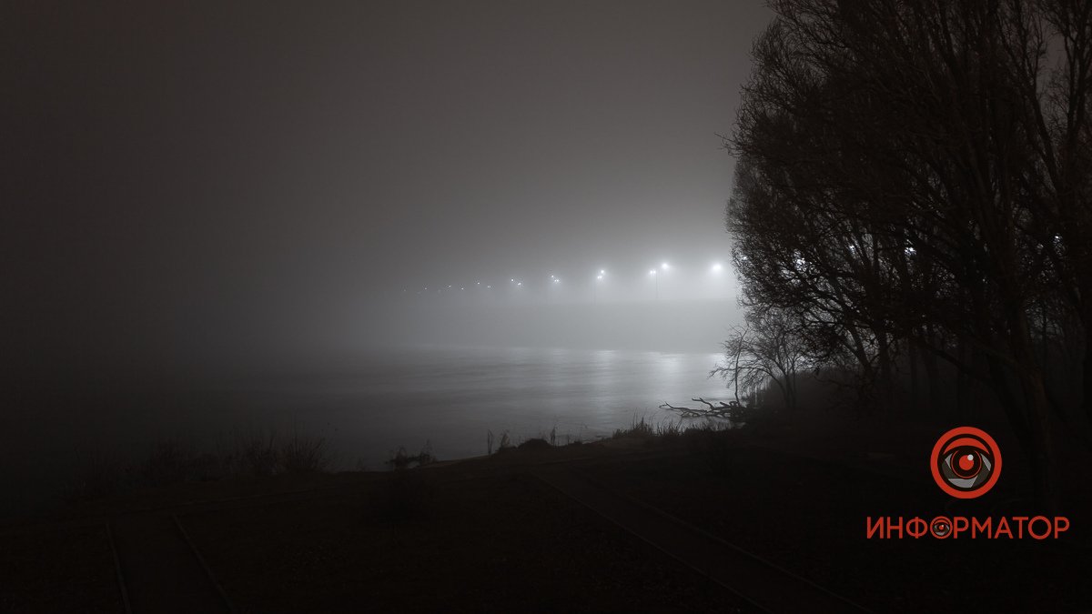 Огни сонного города: как выглядит ночной Днепр, окутанный туманом