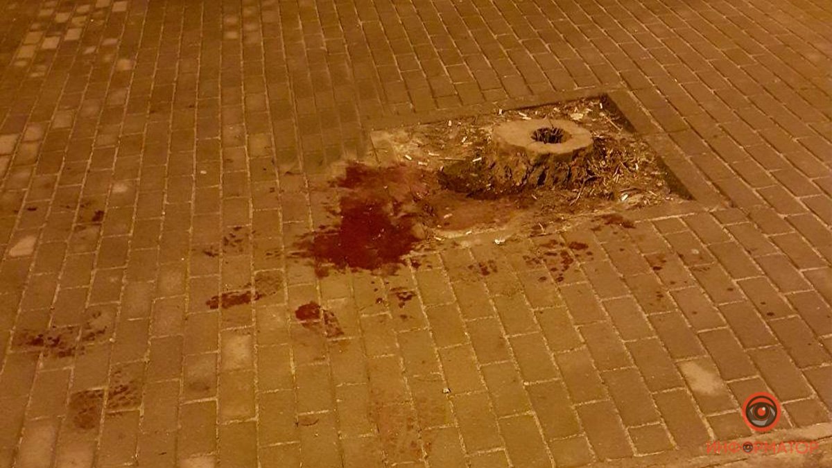 В центре Днепра возле кафе мужчину ударили ножом: пострадавший умер на операционном столе