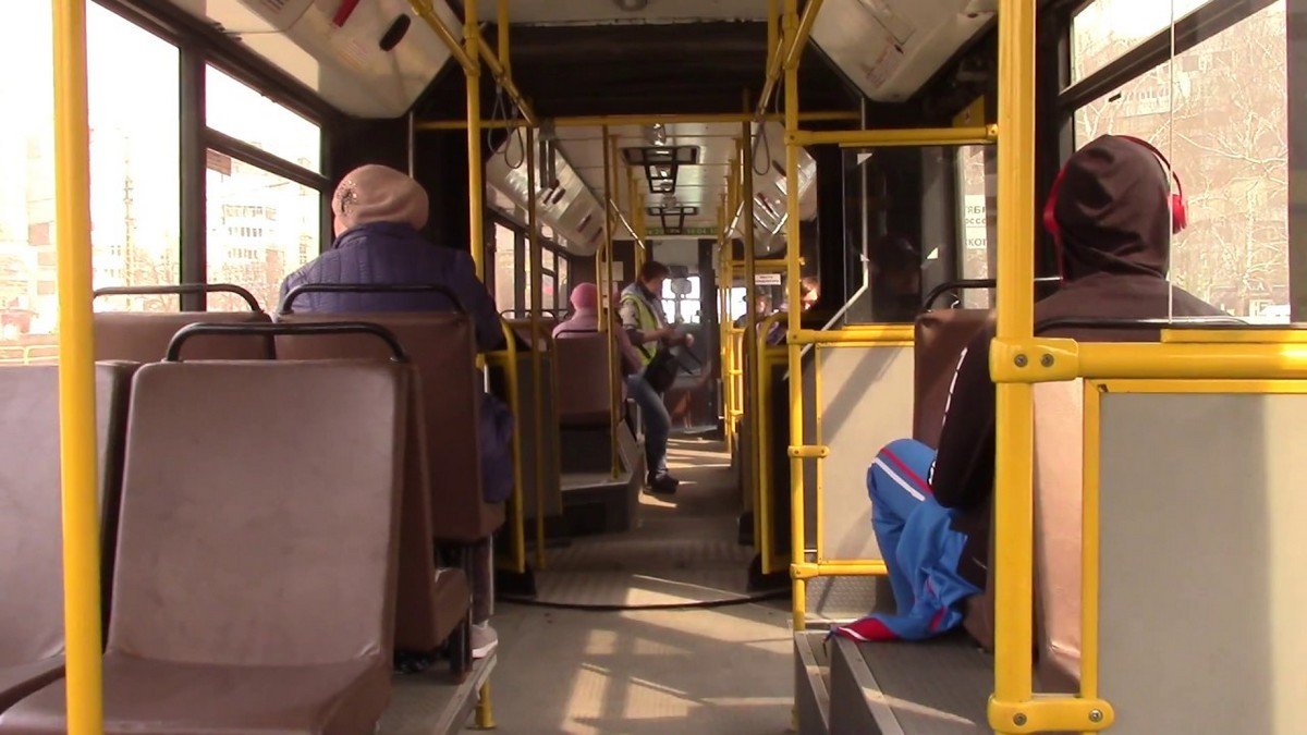 В Днепре начнут дезинфицировать автобусы: водителям советуют надевать маски