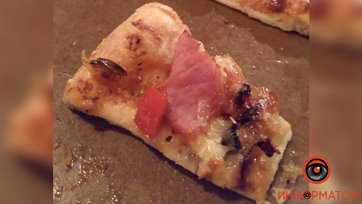 В ресторане "Чемодан" в Днепре подали пиццу с тараканами