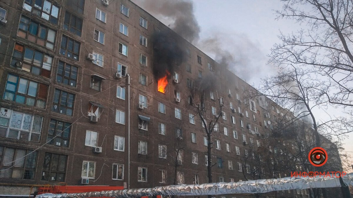 В Днепре на Слобожанском горела квартира в «Пентагоне»: дым тянуло на весь район