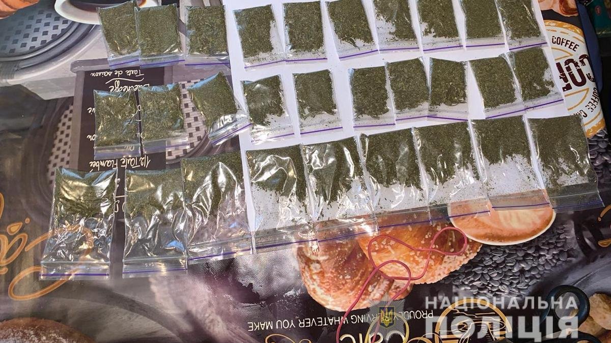 Под Днепром у банды наркоторговцев нашли 1,5 кг марихуаны