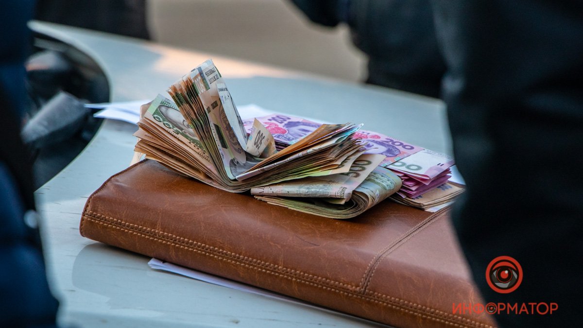 Задержание на Илларионовской в Днепре: двух мужчин "приняли" после кражи денег из авто