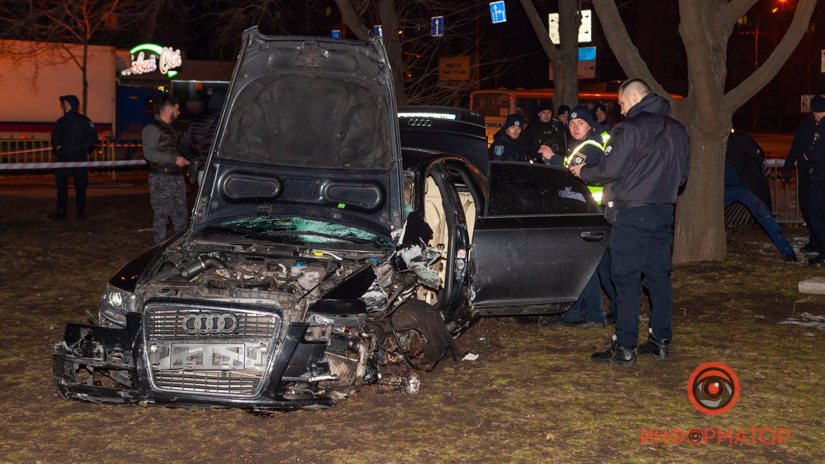 В Днепре на Слобожанском проспекте Audi снес трех человек: видео момента аварии