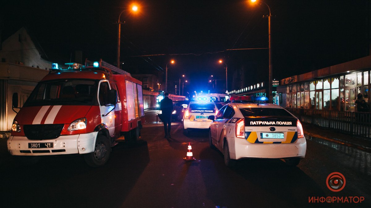 В Днепре на Калиновой столкнулись Opel и ВАЗ: пострадали двое