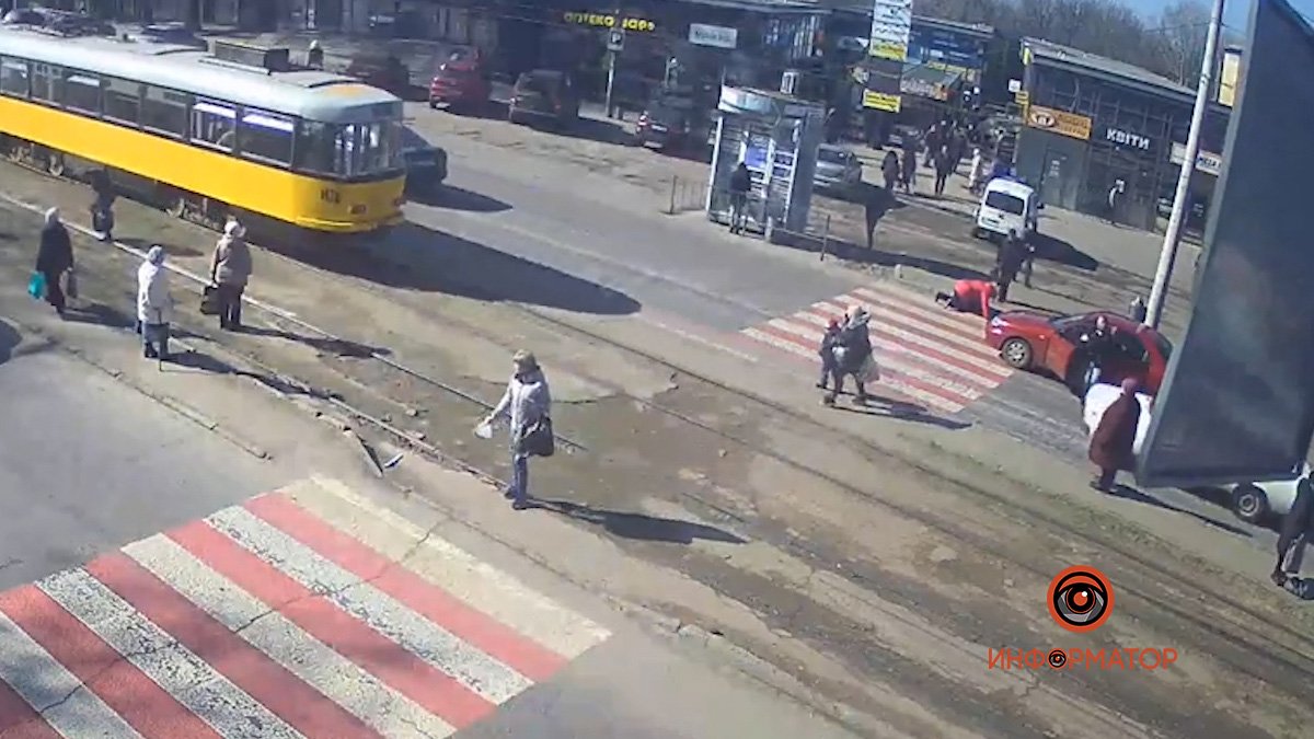 В Днепре женщина попала под колеса Daewoo: видео момента аварии