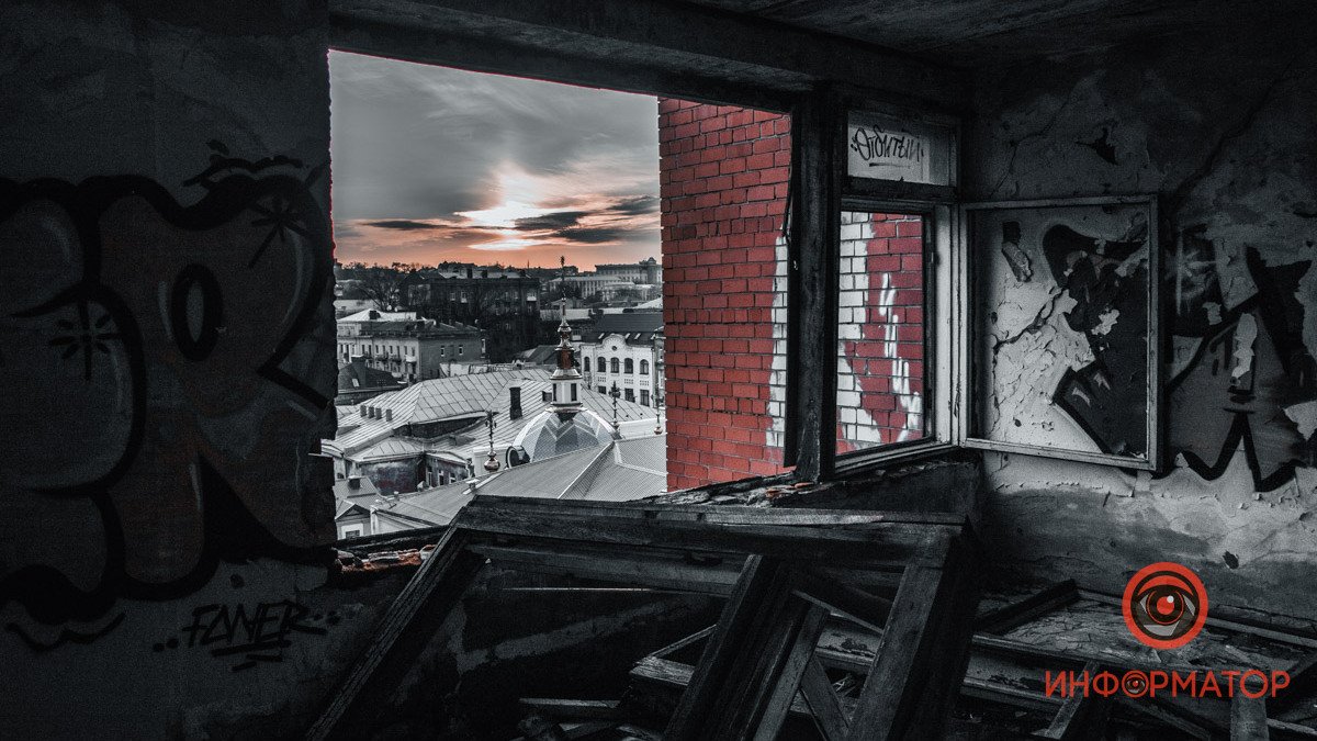 Призрак большого города: в Днепре на Шевченко медленно умирает 7-этажный дом