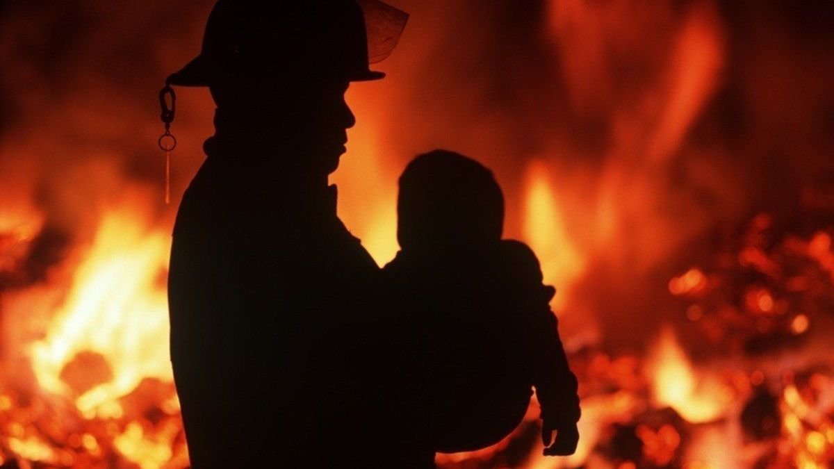 Жителей Днепра призывают устроить праздник малышке, пострадавшей в пожаре
