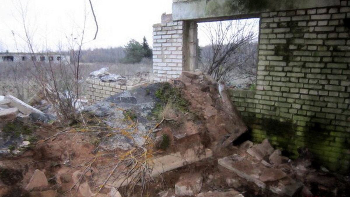 В Днепропетровской области бетонная плита рухнула на людей: 14-летний мальчик погиб, 27-летний мужчина потерял ногу