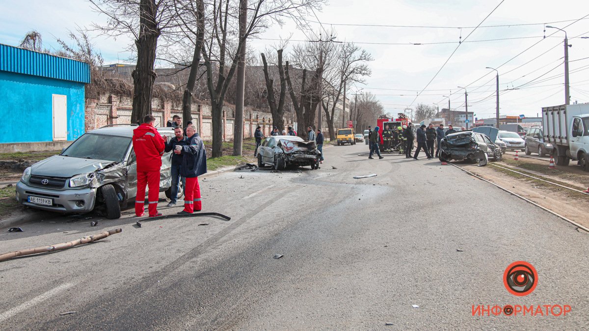 В Днепре на проспекте Хмельницкого столкнулись 4 авто: видео момента аварии
